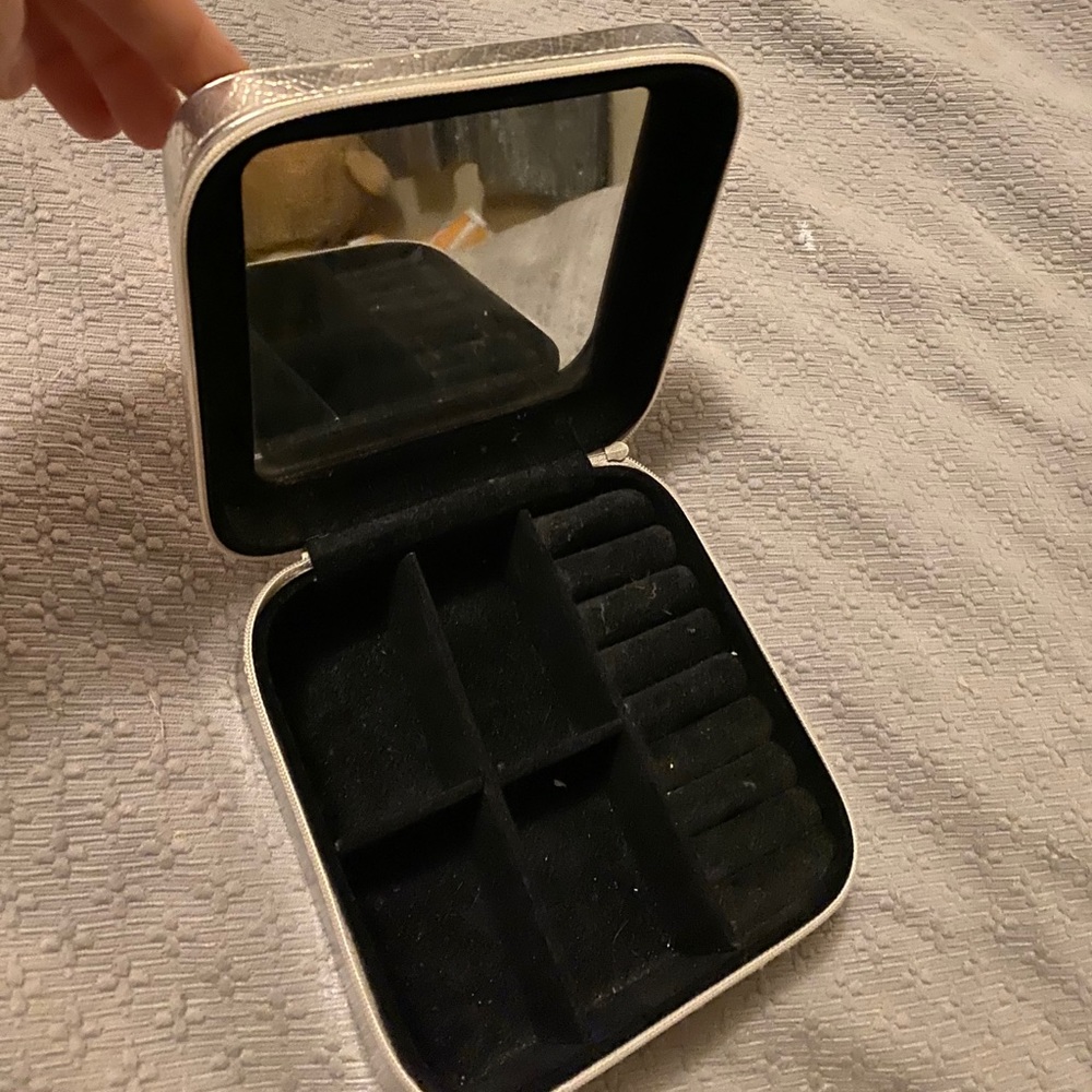 Jewelry box